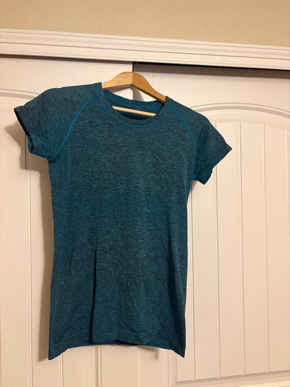 Lululemon Swiftly Tech Short Sleeve T Shirt Size 10 Blue Crew Neck Lightweight